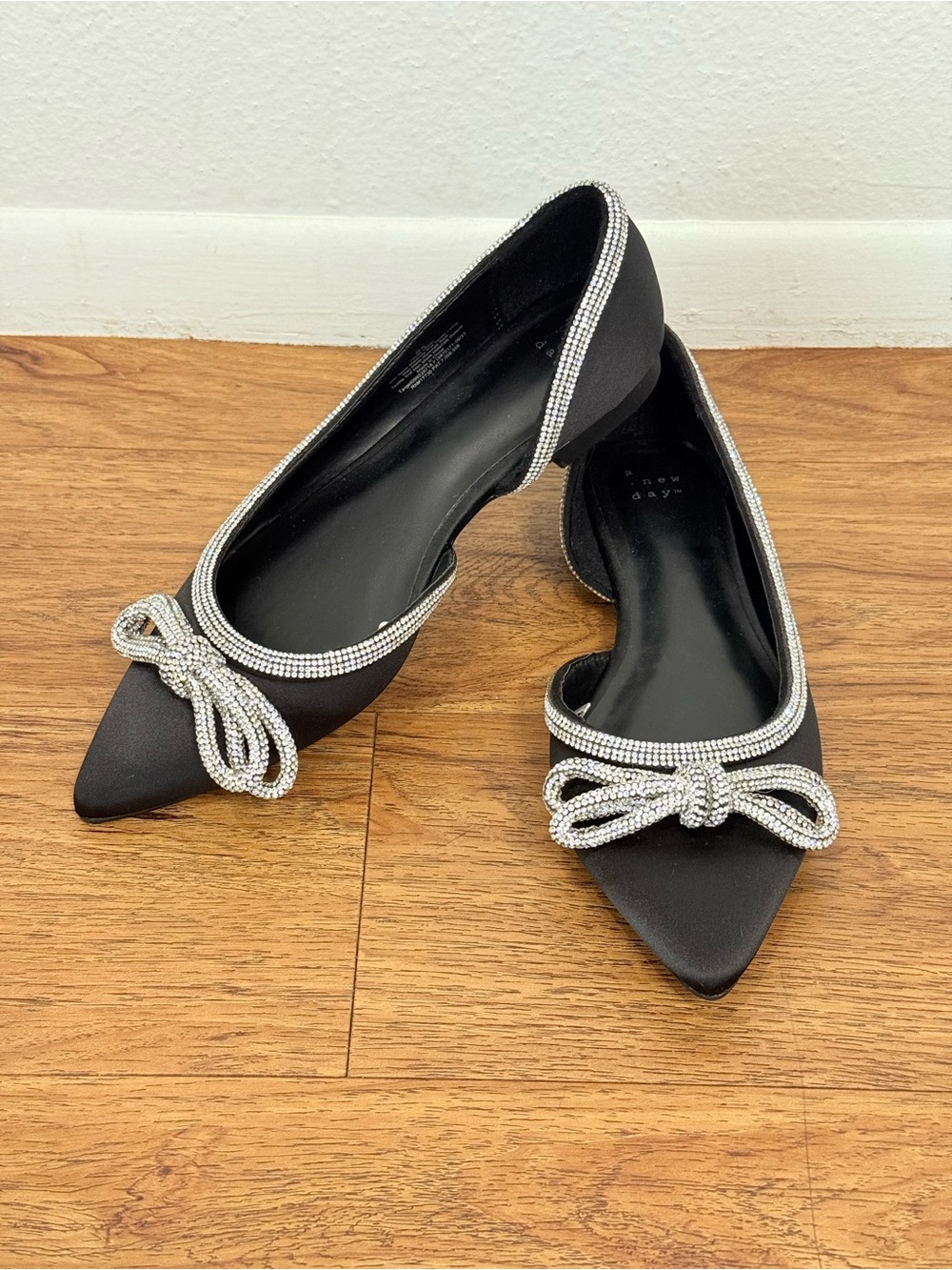 NWOT A New Day Women’s Black Rhinestone Bow Pointed Toe Flats Size 8.5